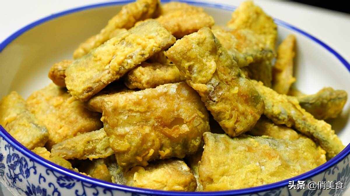 炸帶魚，到底是裹面粉還是淀粉？教你正確做法，外酥里嫩無腥味