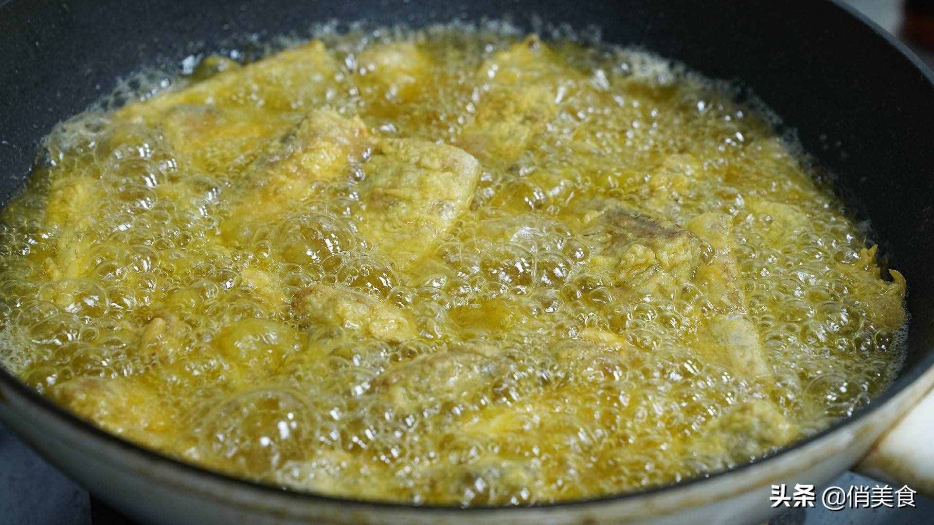 炸帶魚，到底是裹面粉還是淀粉？教你正確做法，外酥里嫩無腥味