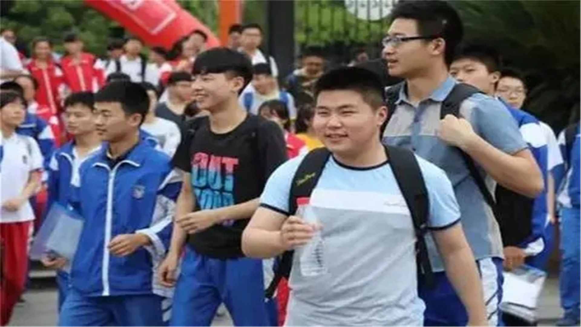廣西“高考狀元”孟笛蕭，交卷鈴響才想起在考場，這才是真學霸