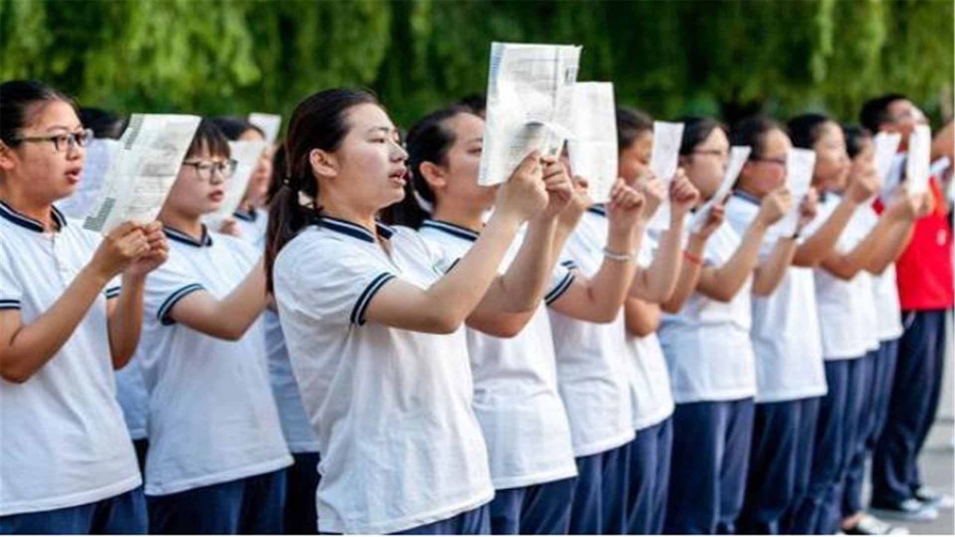 廣西“高考狀元”孟笛蕭，交卷鈴響才想起在考場，這才是真學霸