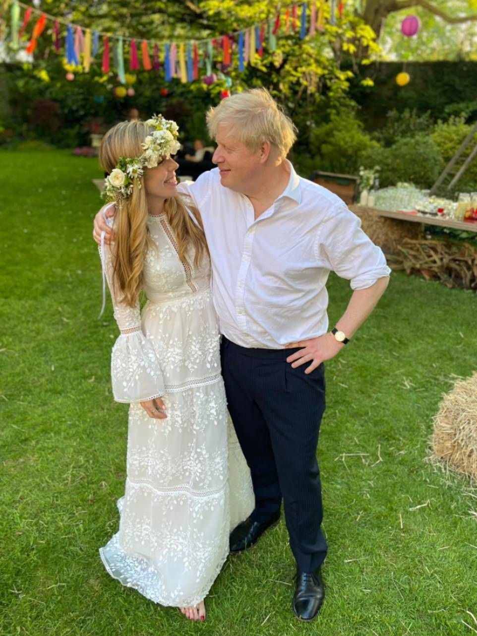 英國首相舉辦婚禮啦！33歲女友轉正成第一夫人，2萬5的婚紗好驚艷
