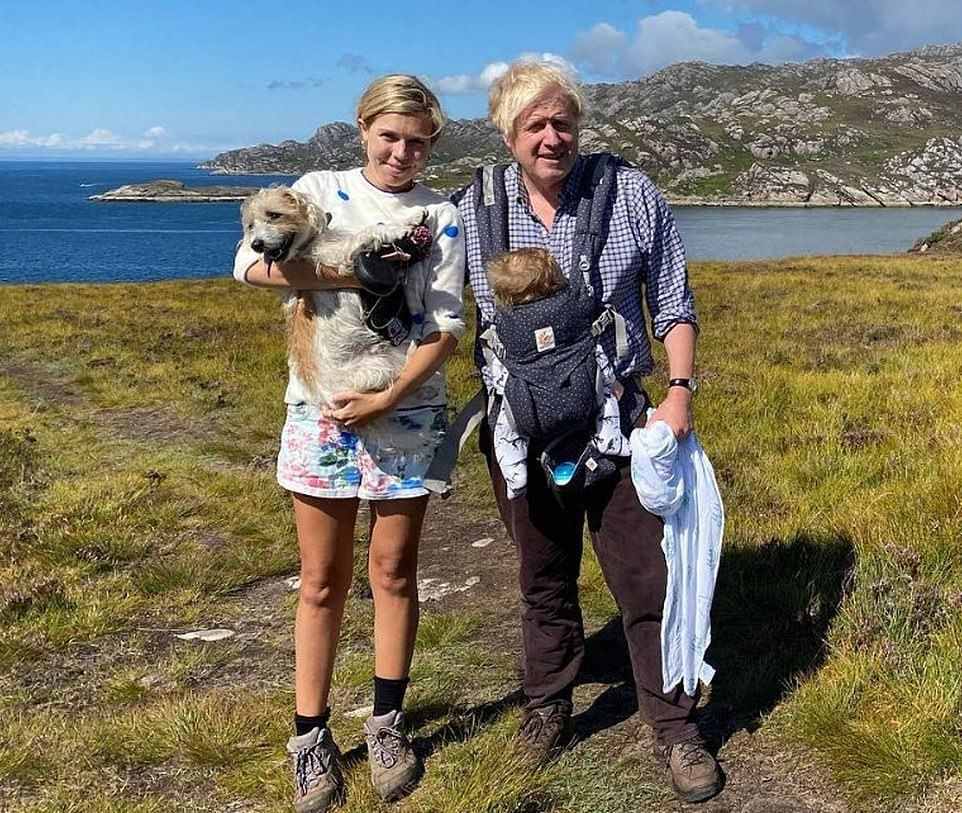 英國首相舉辦婚禮啦！33歲女友轉正成第一夫人，2萬5的婚紗好驚艷