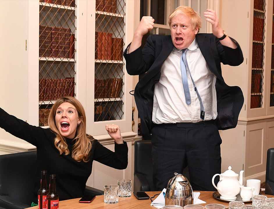 英國首相舉辦婚禮啦！33歲女友轉正成第一夫人，2萬5的婚紗好驚艷