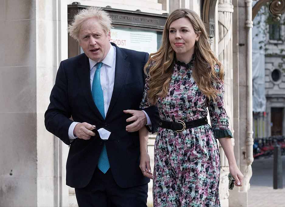 英國首相舉辦婚禮啦！33歲女友轉正成第一夫人，2萬5的婚紗好驚艷
