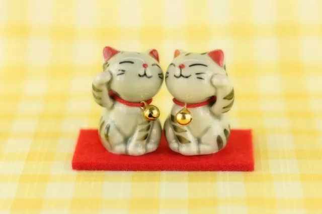 招財(cái)貓的由來？其左手和右手有什么意義呢？