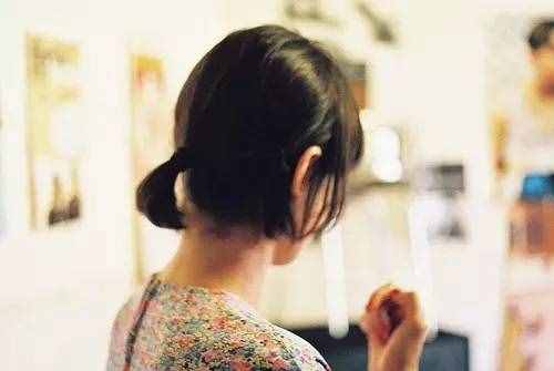 接吻時，男人的手為什么喜歡“亂放”？這三個男人實(shí)話實(shí)說了