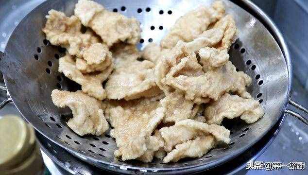 這才是鍋包肉的正確做法，掛糊調(diào)汁是關(guān)鍵，酥脆酸甜，越吃越過(guò)癮