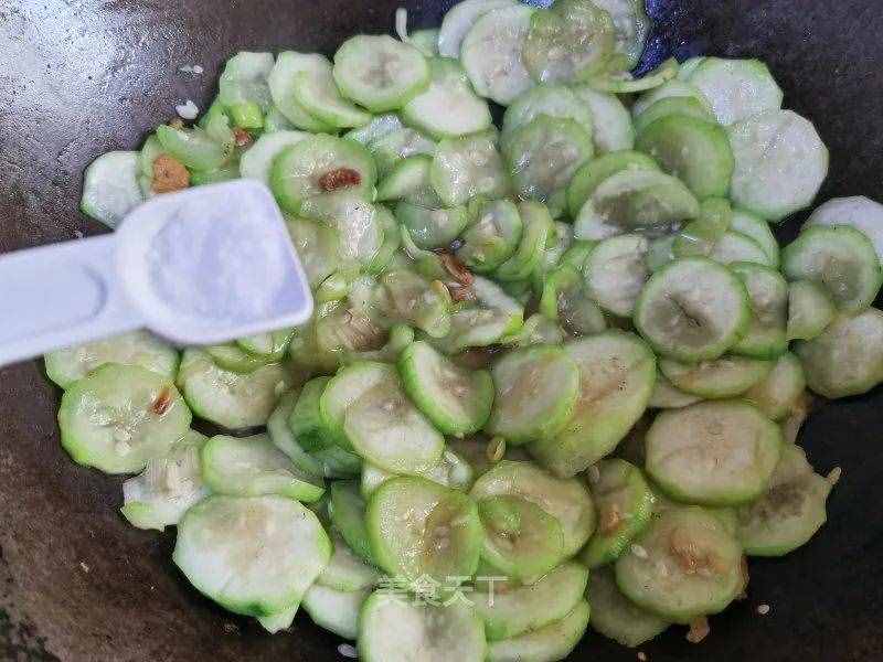 海米燒絲瓜：不用過多調味料，只需放鹽就特別鮮美
