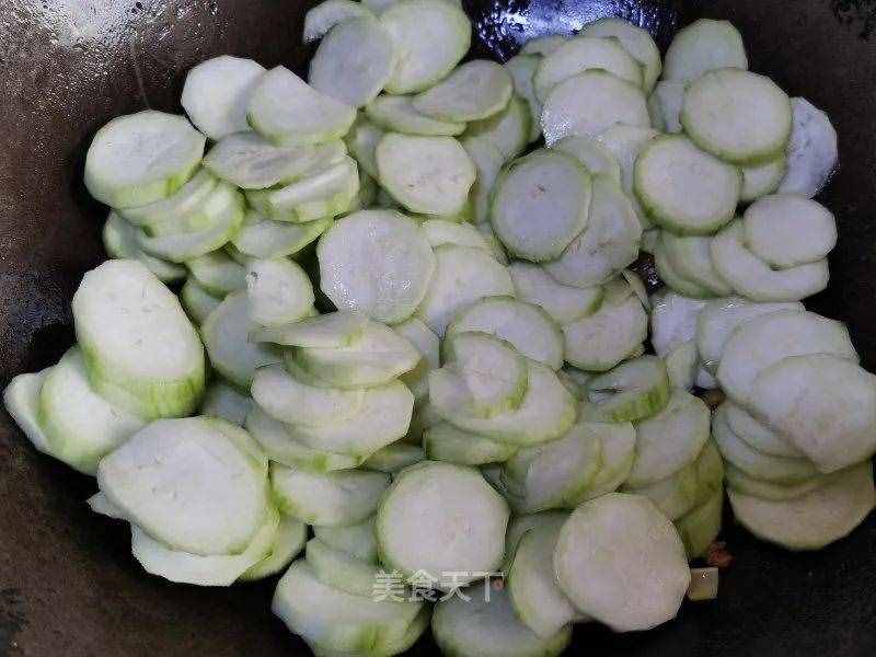 海米燒絲瓜：不用過多調味料，只需放鹽就特別鮮美