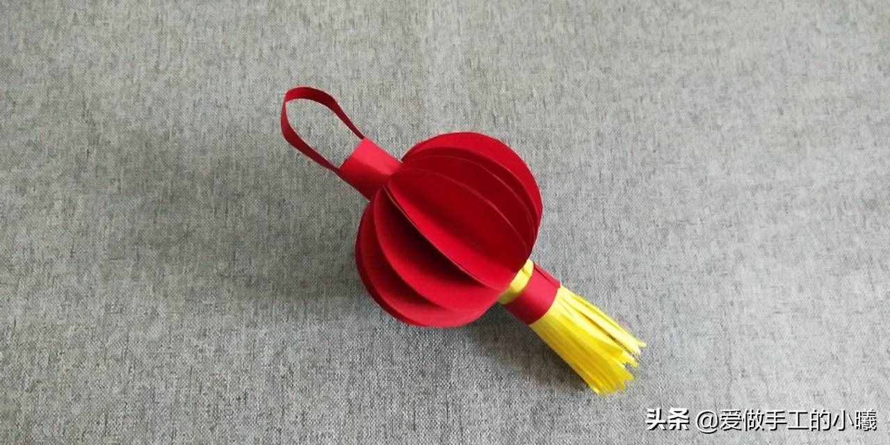 快過年了，用彩紙做個紅紅火火的燈籠吧，燈籠折紙圖解