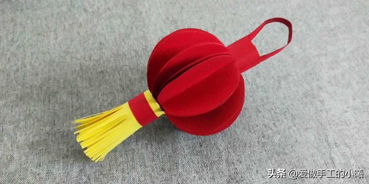 快過年了，用彩紙做個紅紅火火的燈籠吧，燈籠折紙圖解