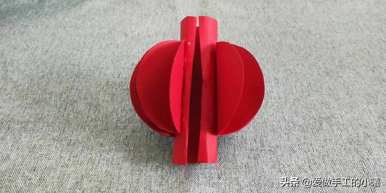 快過年了，用彩紙做個紅紅火火的燈籠吧，燈籠折紙圖解