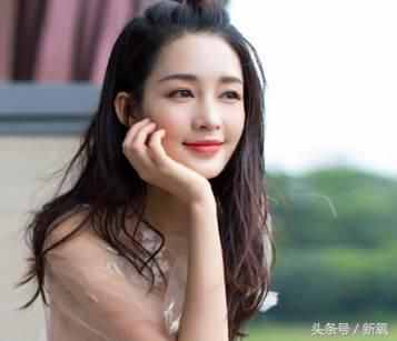 短短幾個(gè)月，李沁的一口大黃牙居然變白了！她是怎么做到的？