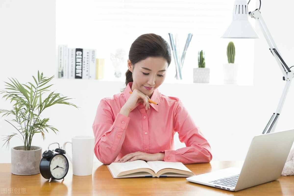 過去完成進(jìn)行時(shí)和現(xiàn)在完成進(jìn)行時(shí)的用法和區(qū)別是什么？