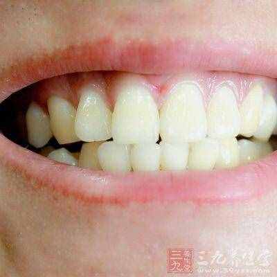 門牙松動 導(dǎo)致其松動的原因有哪些
