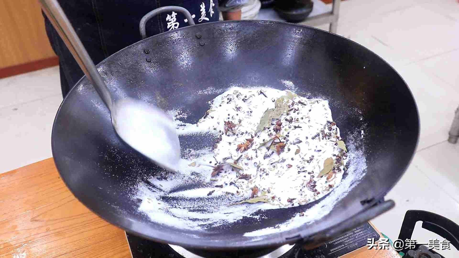 廚師長教你傳統(tǒng)五香花生米做法，不用烤箱不油炸，酥香焦脆