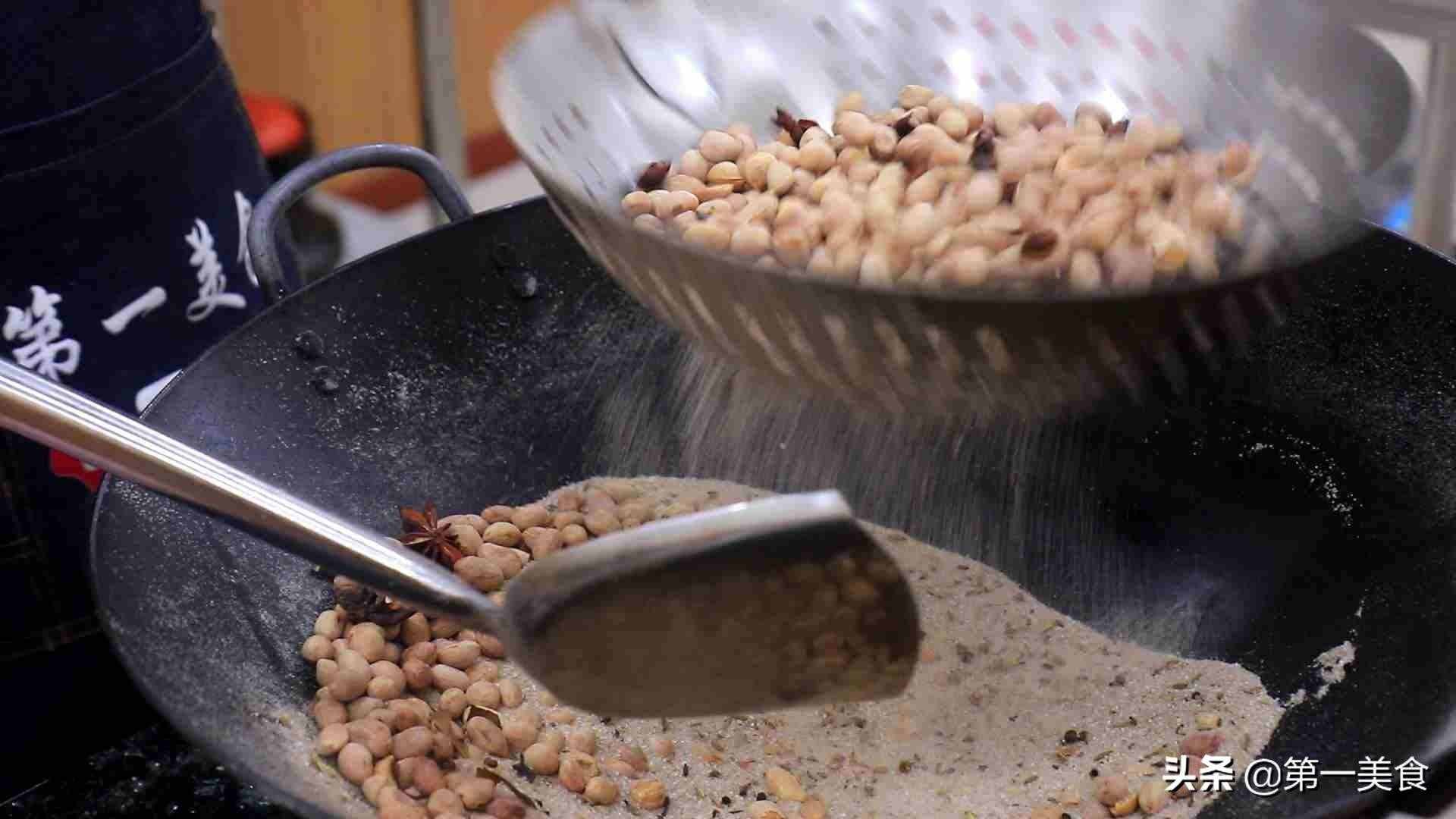 廚師長教你傳統(tǒng)五香花生米做法，不用烤箱不油炸，酥香焦脆