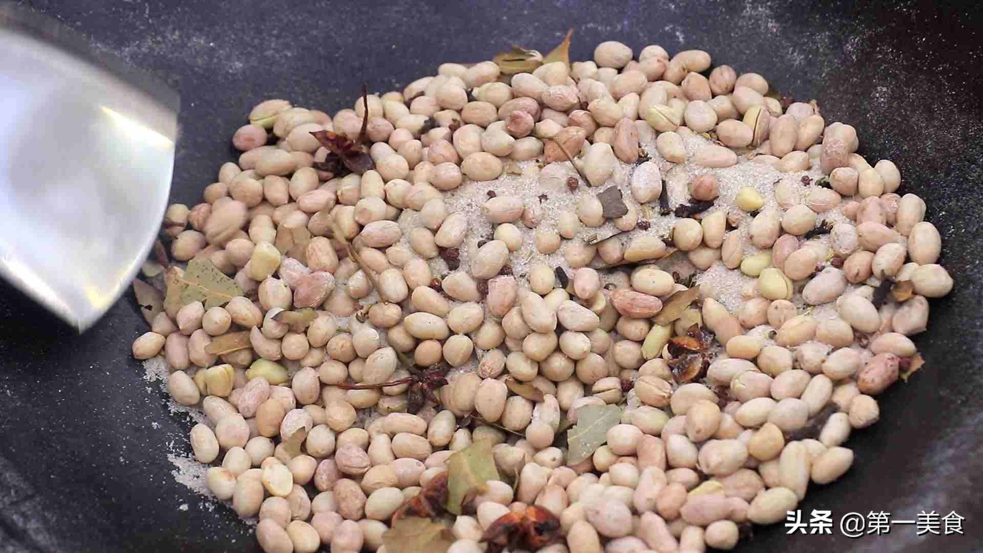 廚師長教你傳統(tǒng)五香花生米做法，不用烤箱不油炸，酥香焦脆
