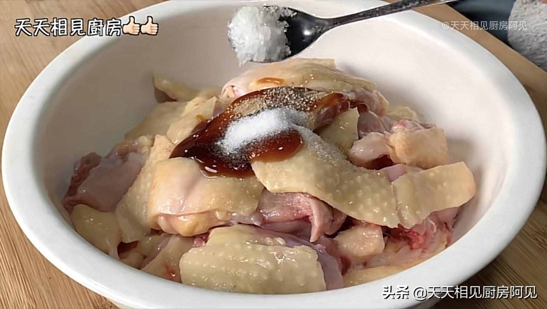 清蒸雞就是這么簡單，做法步驟都在這，雞肉嫩滑，每次一只不夠吃