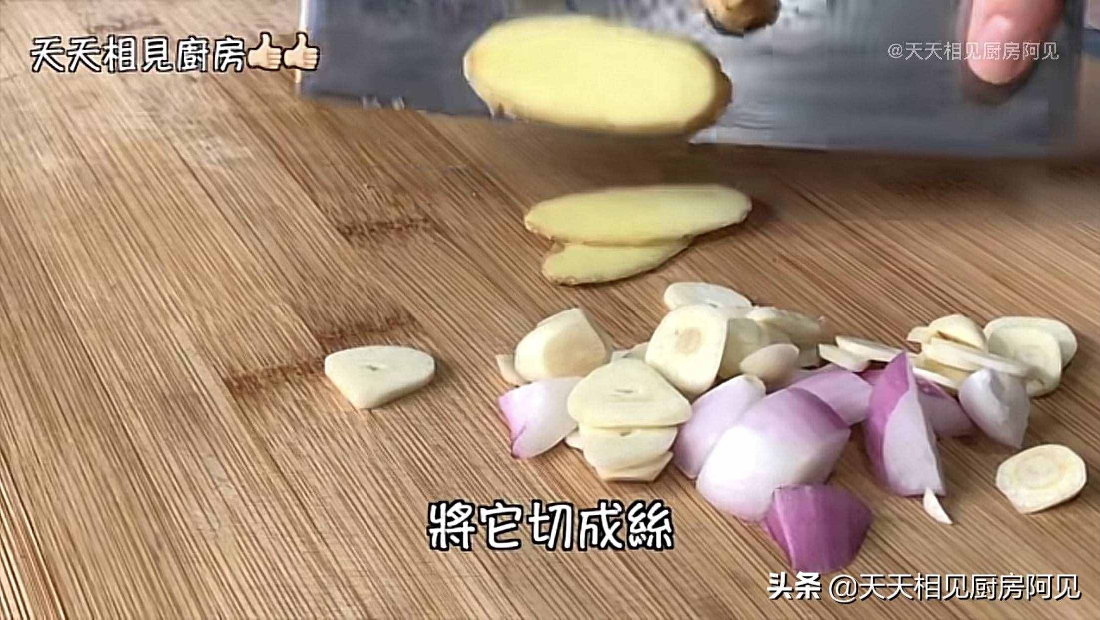 清蒸雞就是這么簡單，做法步驟都在這，雞肉嫩滑，每次一只不夠吃