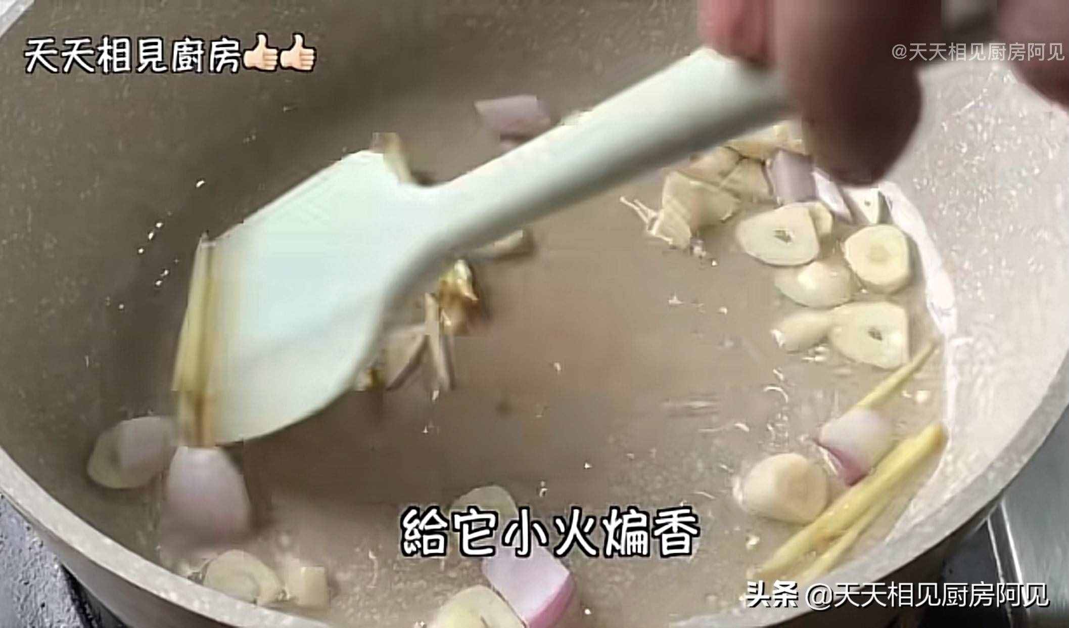 清蒸雞就是這么簡單，做法步驟都在這，雞肉嫩滑，每次一只不夠吃