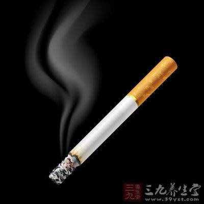 指甲上出現(xiàn)白點暗示健康亮“紅燈”