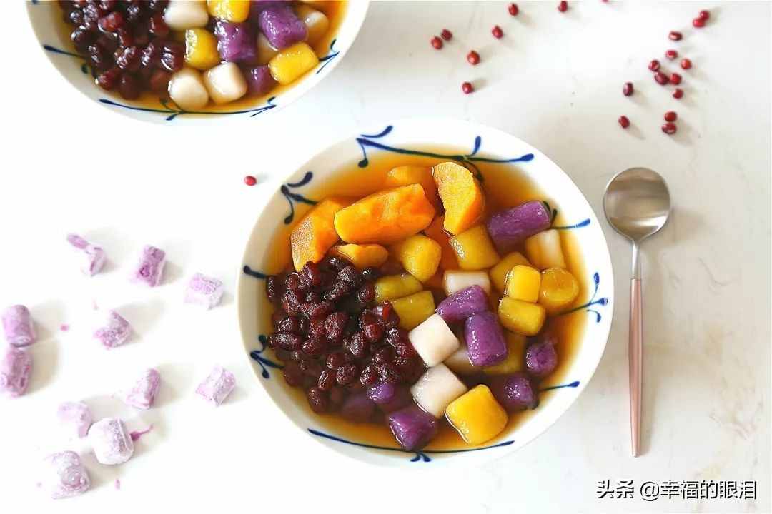 純手工芋圓，簡(jiǎn)單幾步就做好，Q彈軟糯比甜品店的還好吃