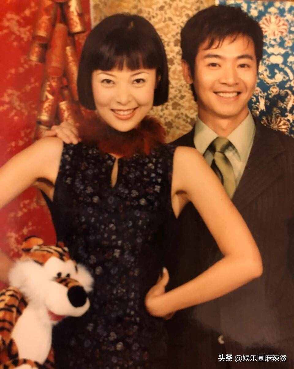 梁永斌“整容”了嗎？時隔多年再度跟柯藍同框，如今顏值判若兩人