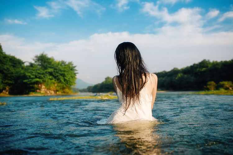 世界最大淡水湖是貝加爾湖？這個(gè)湖面積是其兩倍，水量如十個(gè)渤海