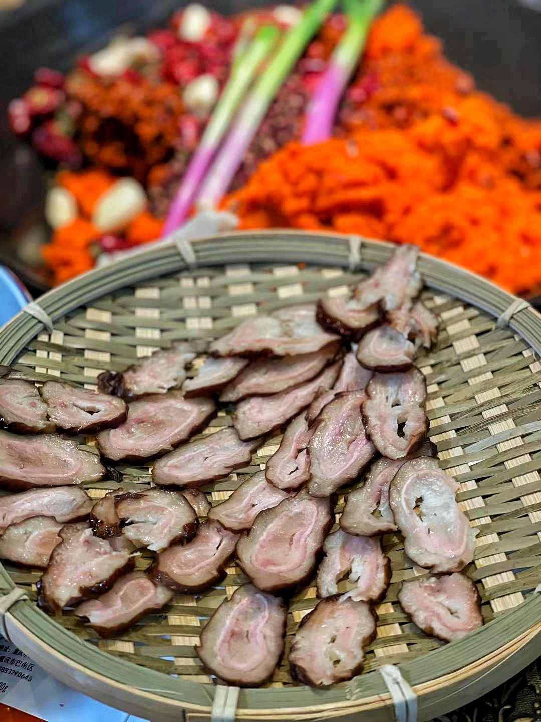 重慶第一家肥腸刺身，這樣的肥腸真的很不一樣，你敢嘗試嗎？