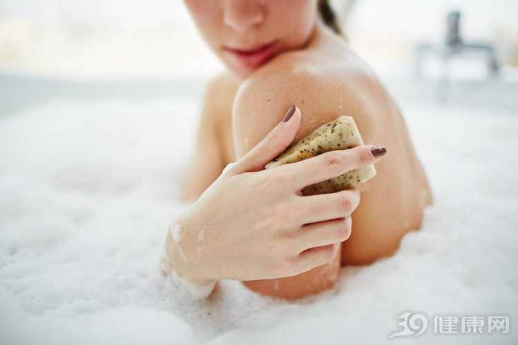 手臂上粗糙的”小疙瘩”，怎么去除？醫(yī)生說得很具體