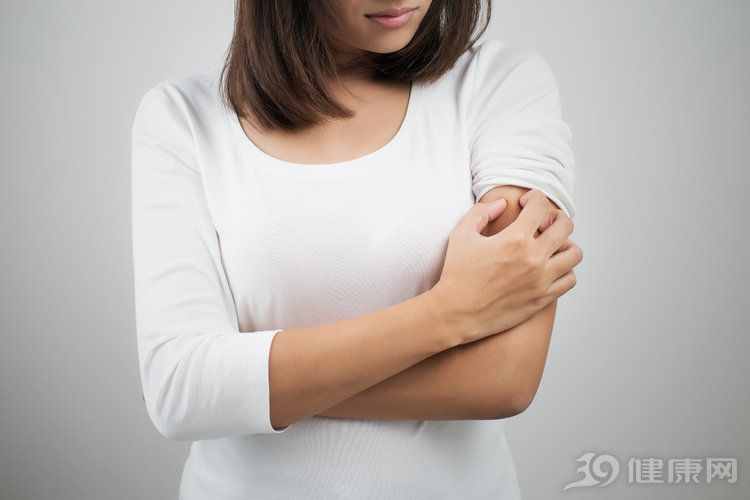 手臂上粗糙的”小疙瘩”，怎么去除？醫(yī)生說得很具體