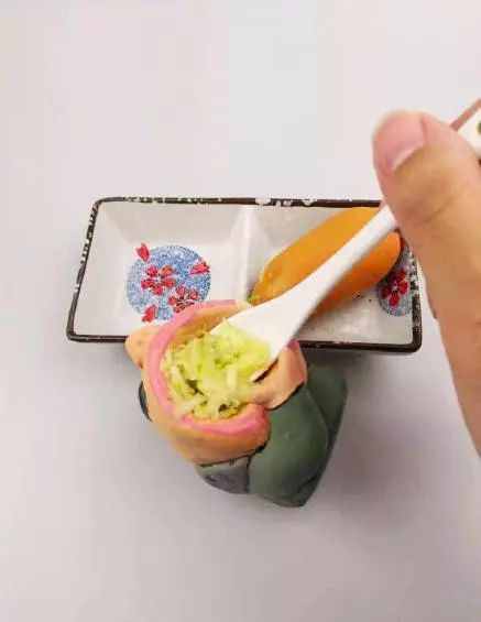 王思聰：早知道我就是餓死，也不會(huì)吃那個(gè)熱狗！