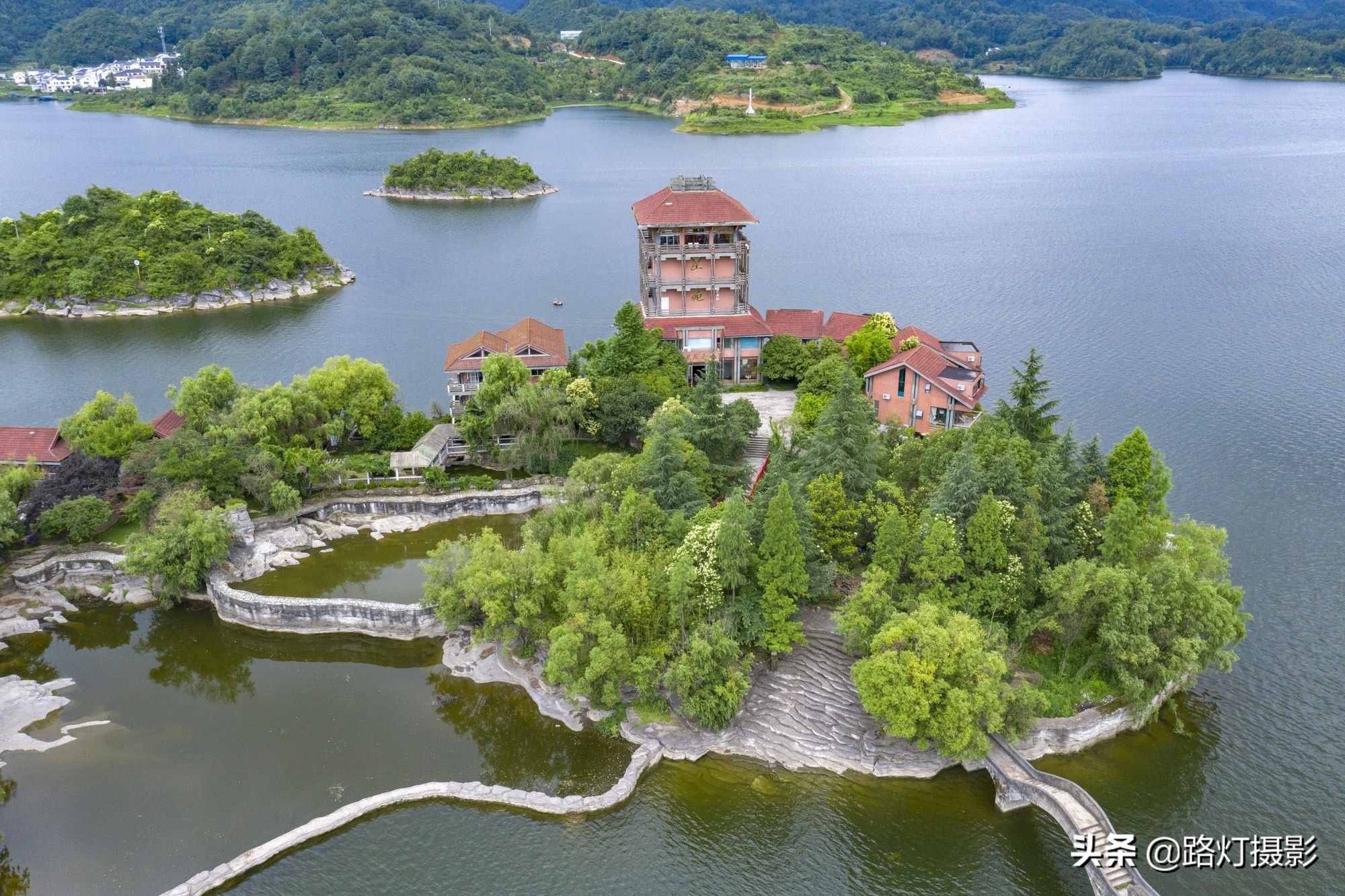 夏天去哪里旅游避暑？這5個(gè)地方清爽宜人美景如畫(huà)，涼快又好玩