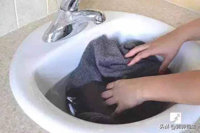 衣服縮水后還能復(fù)原，方法超簡單