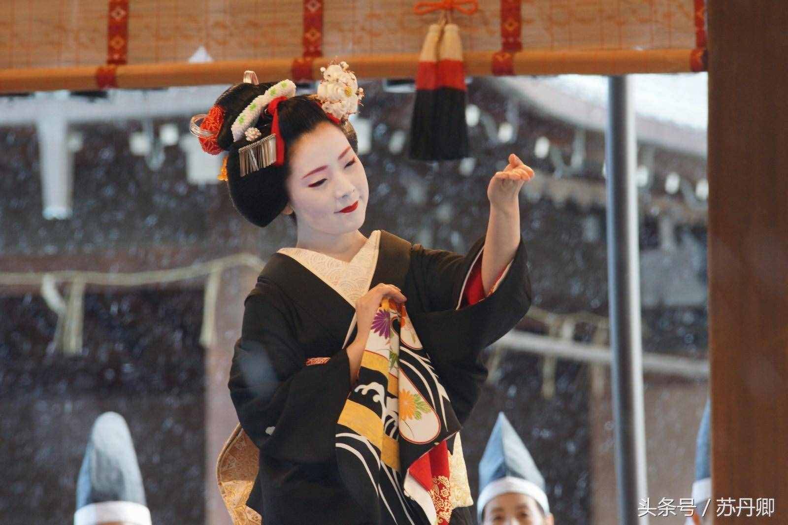 頗具爭(zhēng)議的藝妓：在日本地位崇高，中國(guó)人認(rèn)為只是風(fēng)月場(chǎng)所