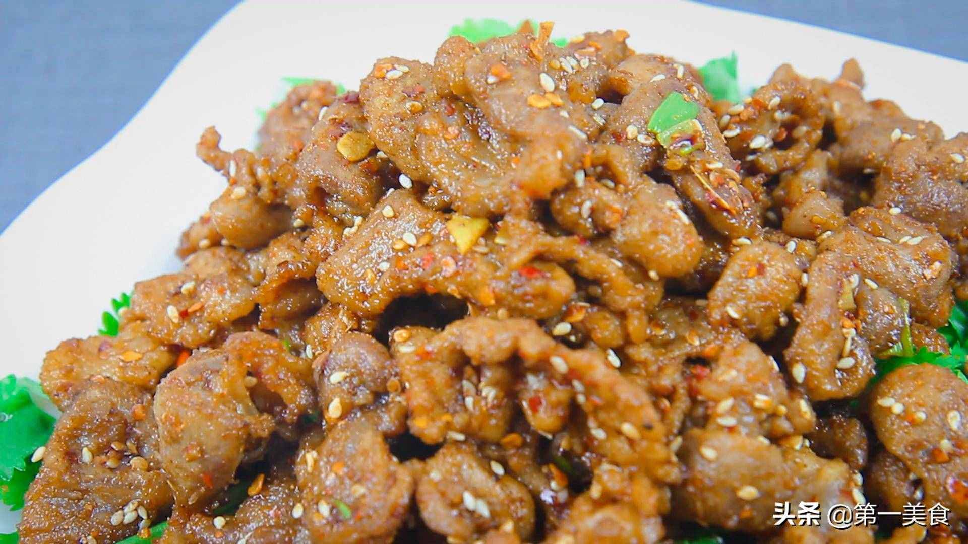 做孜然羊肉，要不要先滑油，廚師長(zhǎng)分享地道做法，鮮嫩滑口又不膻