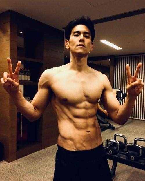 如何練出腹肌線條？6個(gè)動(dòng)作堅(jiān)持8周，練出巧克力般的腹肌