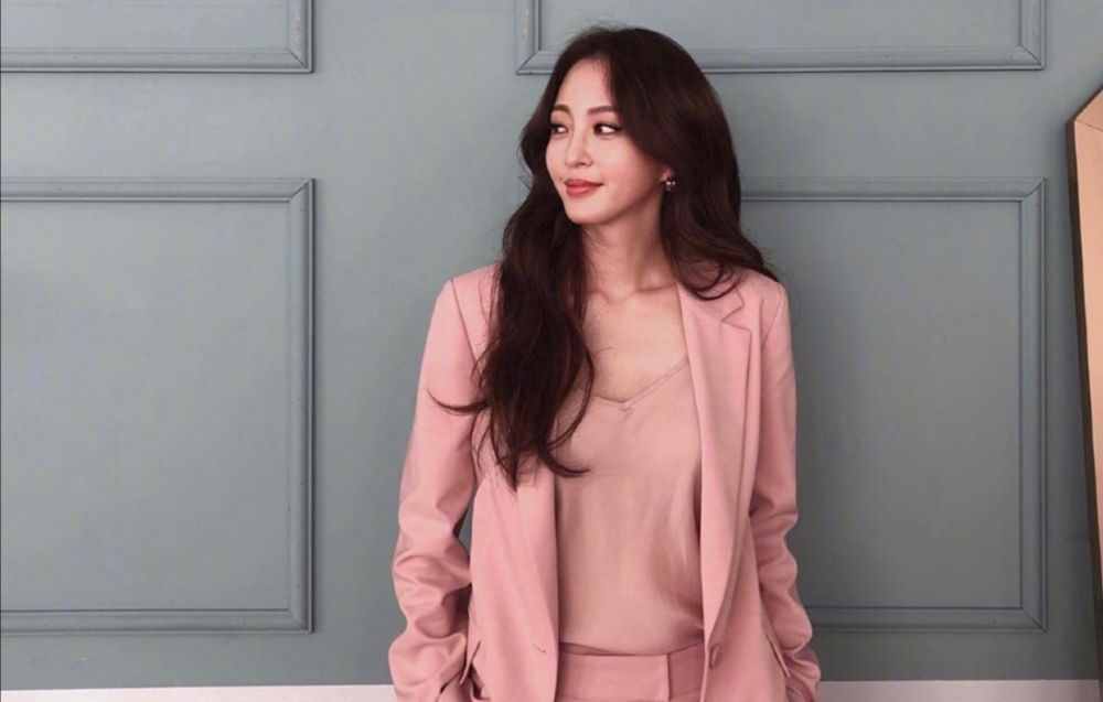 女人過了30歲，4種護(hù)膚品要舍得用，精華只是其中一個(gè)