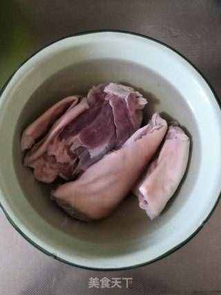 紅燒肘子肉的做法步驟:1