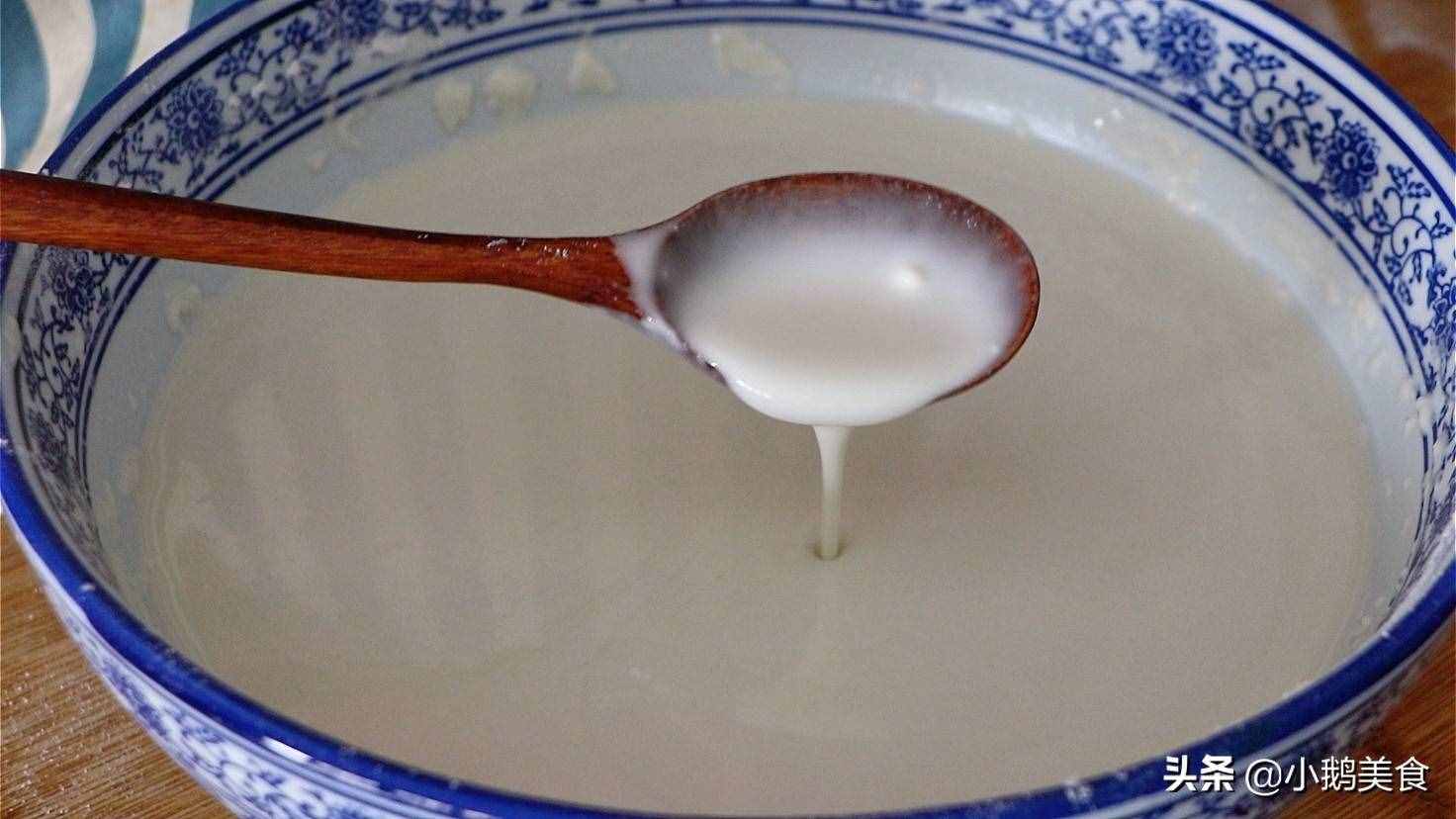 夏天必會(huì)的懶人涼皮，不洗面不用蒸，筋道爽滑，簡(jiǎn)單快速一次成功