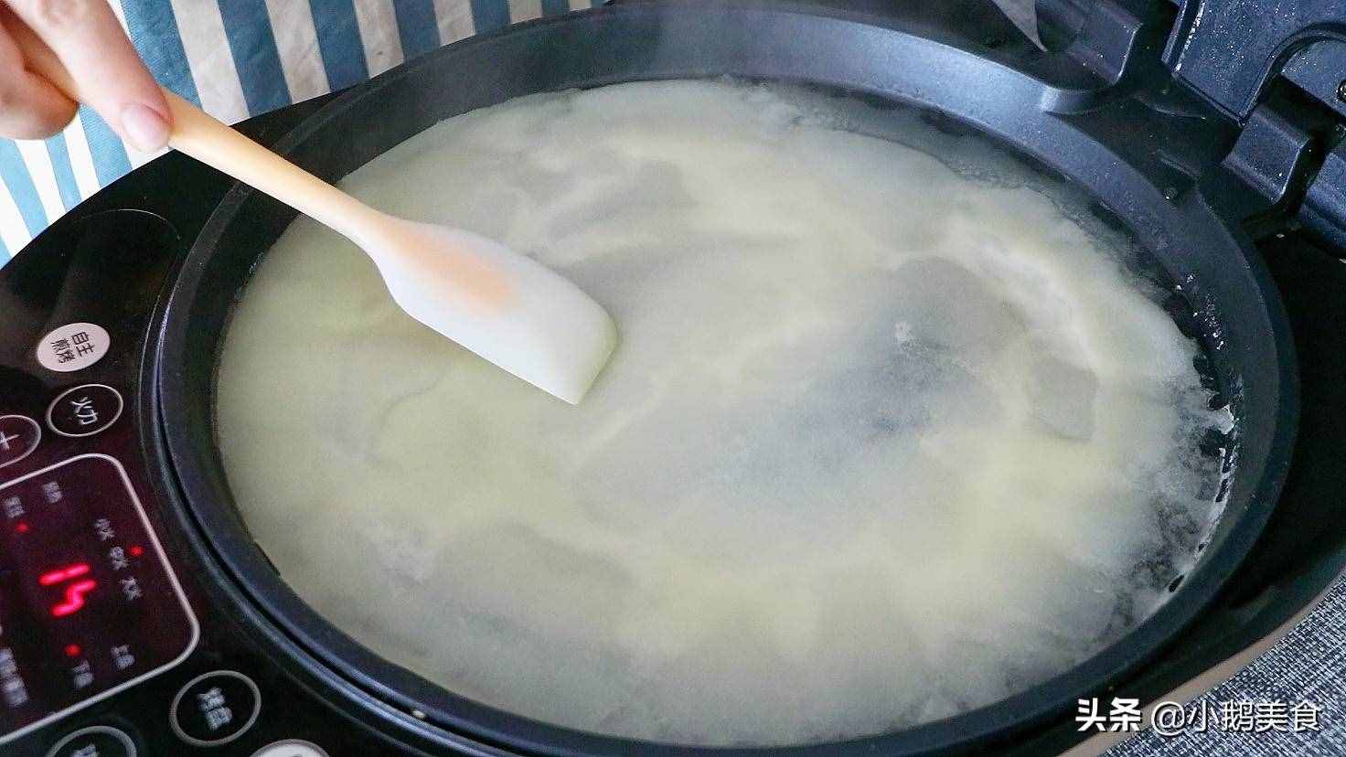 夏天必會(huì)的懶人涼皮，不洗面不用蒸，筋道爽滑，簡(jiǎn)單快速一次成功