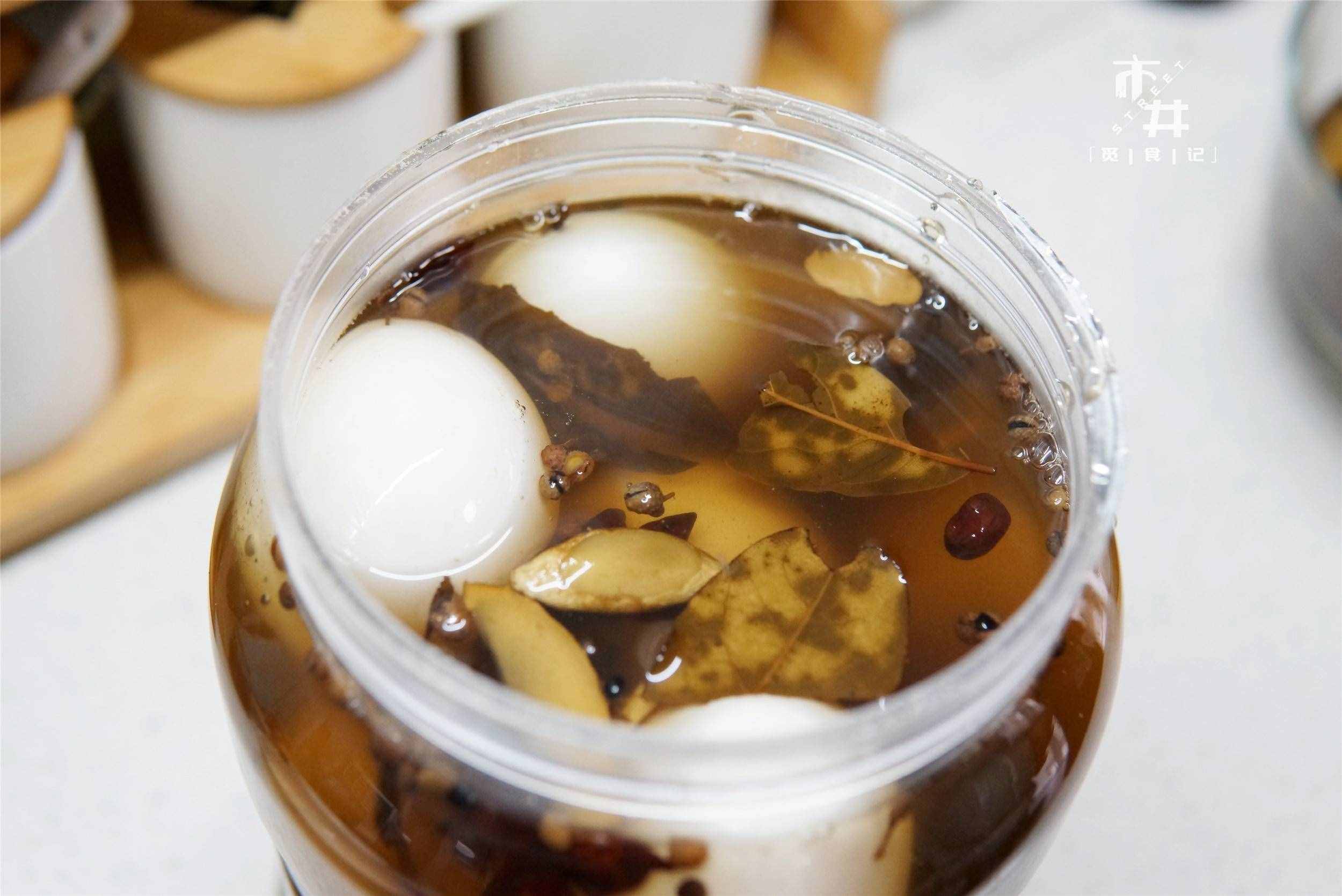 腌咸鴨蛋，奶奶用了幾十年的好方法，個(gè)個(gè)流油起沙，不用泥很干凈