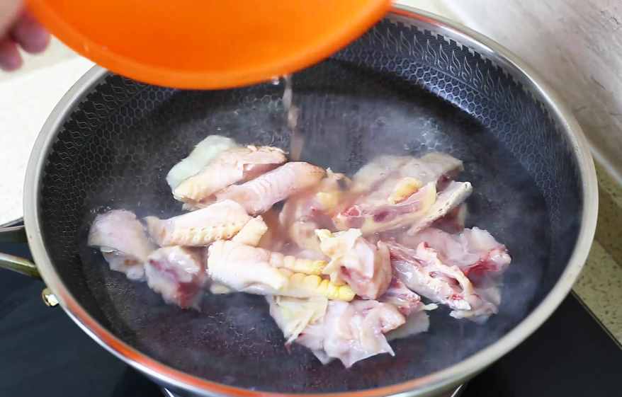 雞湯的正確做法，簡單3招燉出好喝的雞湯，雞肉不柴，湯鮮味美