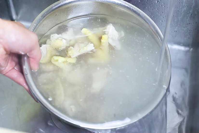 雞湯的正確做法，簡單3招燉出好喝的雞湯，雞肉不柴，湯鮮味美