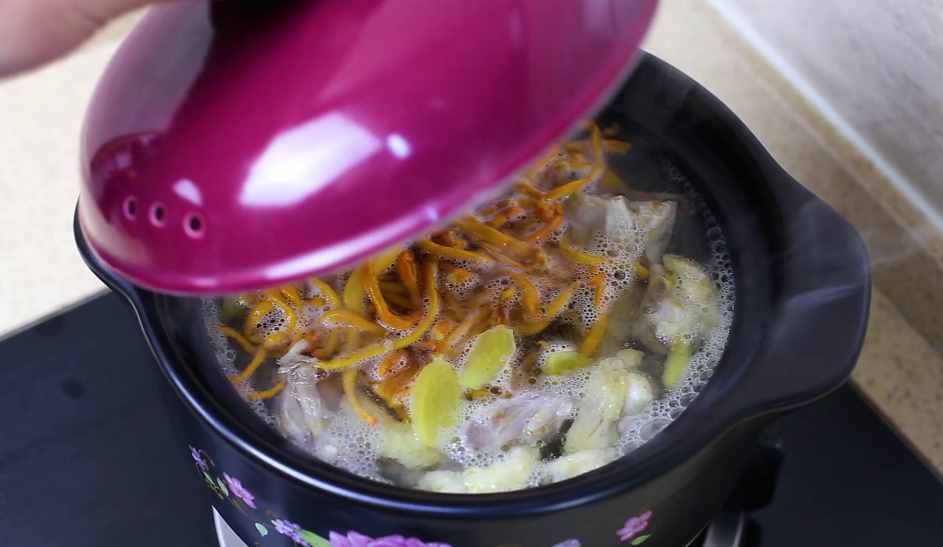 雞湯的正確做法，簡單3招燉出好喝的雞湯，雞肉不柴，湯鮮味美