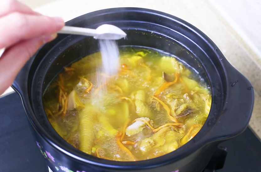 雞湯的正確做法，簡單3招燉出好喝的雞湯，雞肉不柴，湯鮮味美