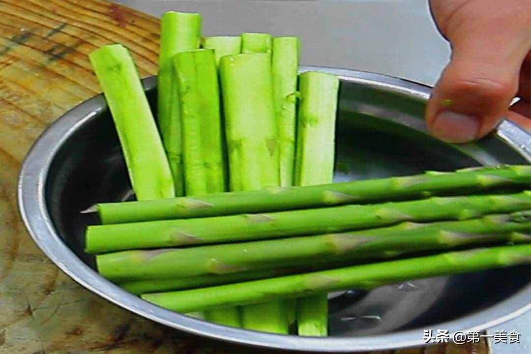 這才是蘆筍最正確做法，色香味全、營(yíng)養(yǎng)不流失，全家老小都夸好吃