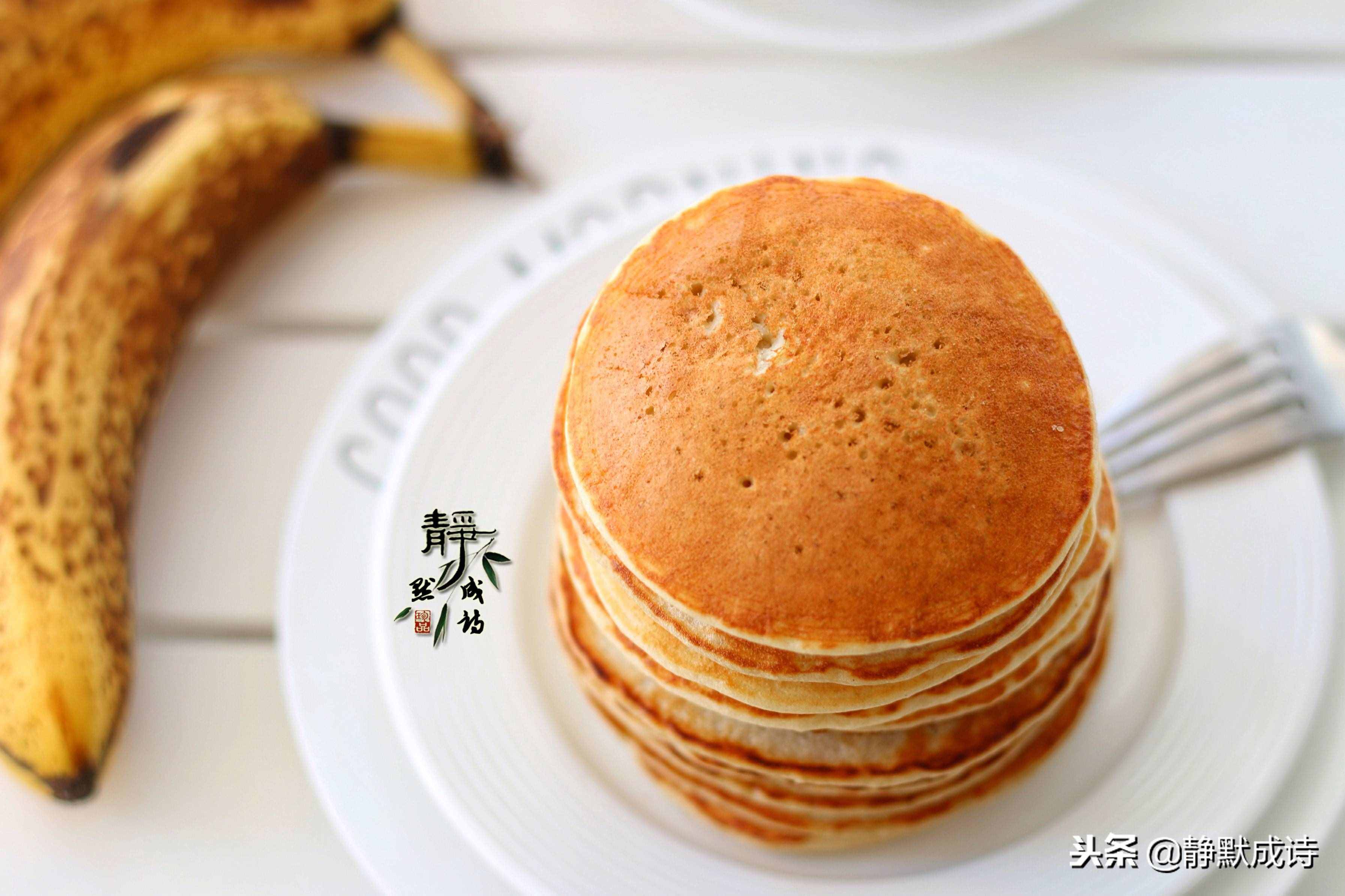教你做無油無糖無泡打粉的香蕉松餅，營養(yǎng)香甜無添加，孩子都喜歡