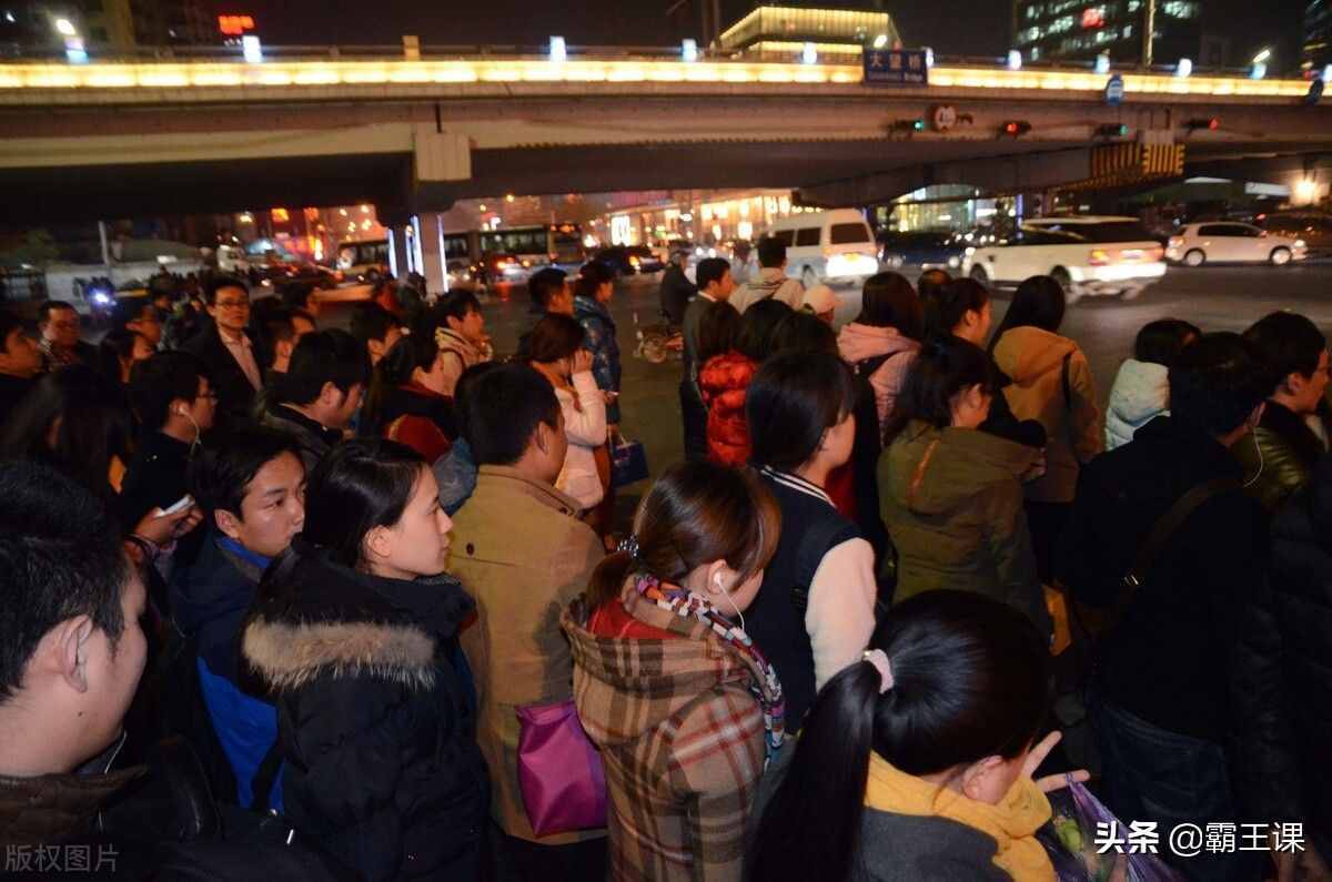 你真的不能再窮下去了：4個(gè)下班后賺錢的好方法，在家就能做副業(yè)